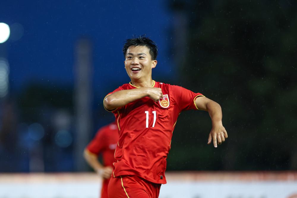 阿森纳3-1拜仁破其不败金身，马杜埃凯首球诺伊尔失误送礼